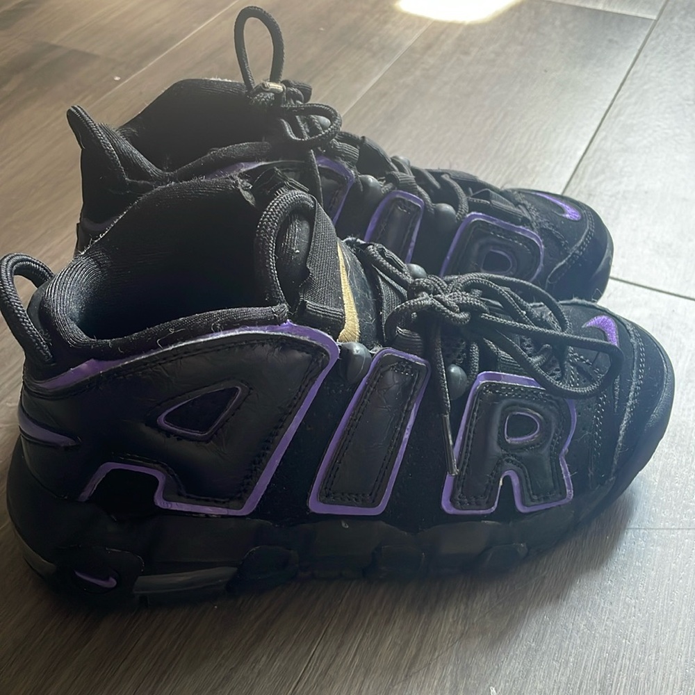 NIKE AIR UPTEMPO SIZE 4 KIDS
